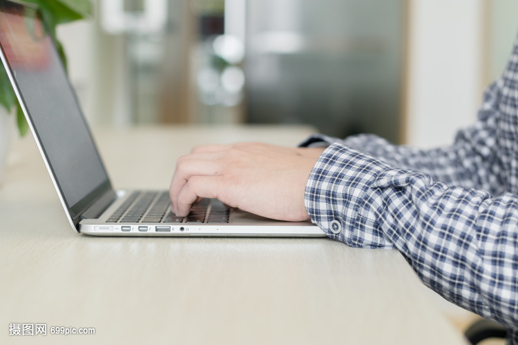 商務青年的高效電腦辦公技巧